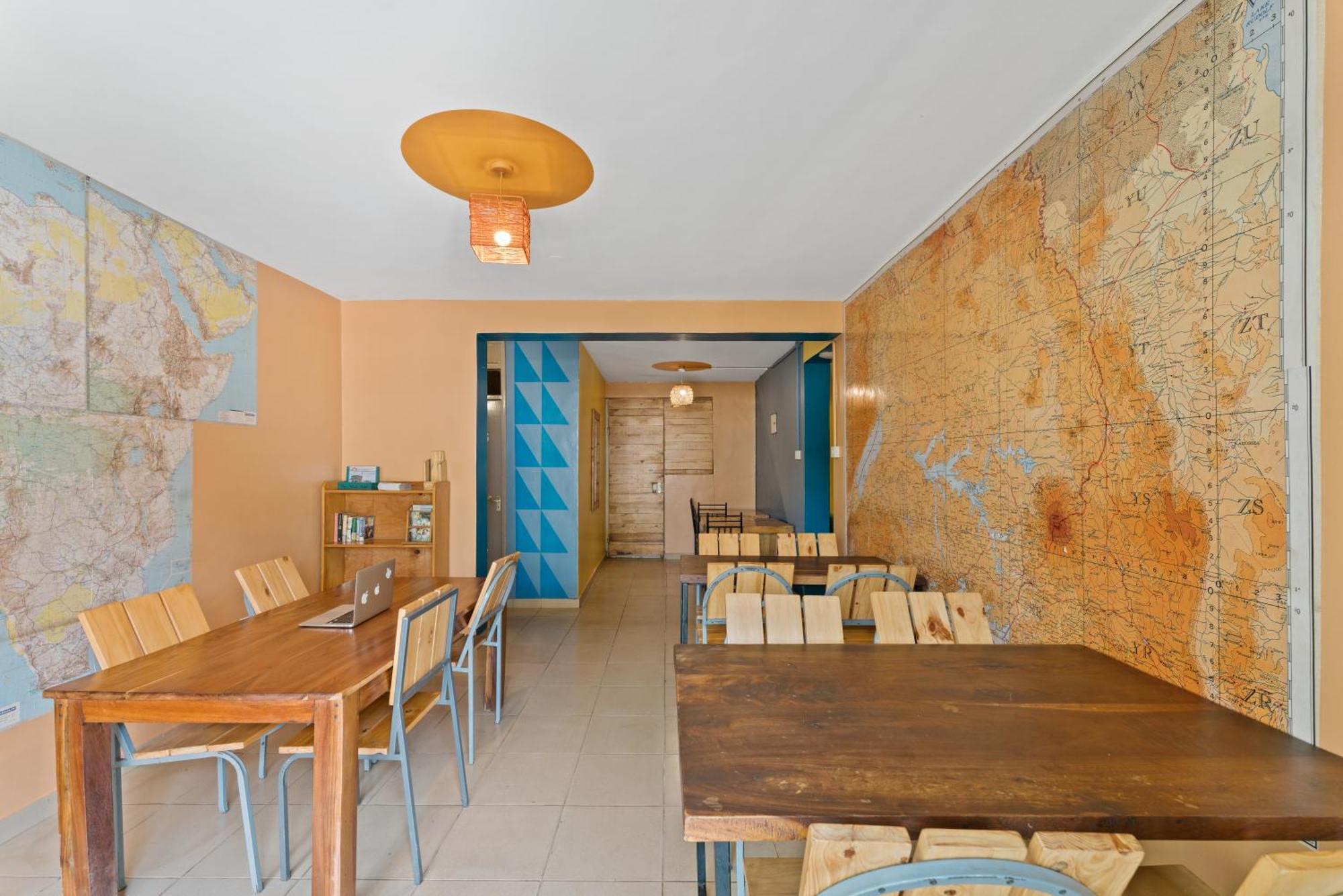Bushpig Backpackers Hostel Кампала Екстериор снимка