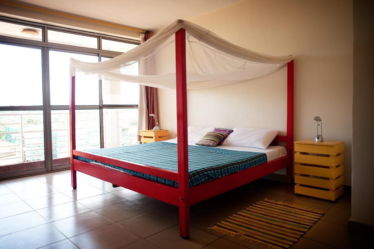 Bushpig Backpackers Hostel Кампала Екстериор снимка