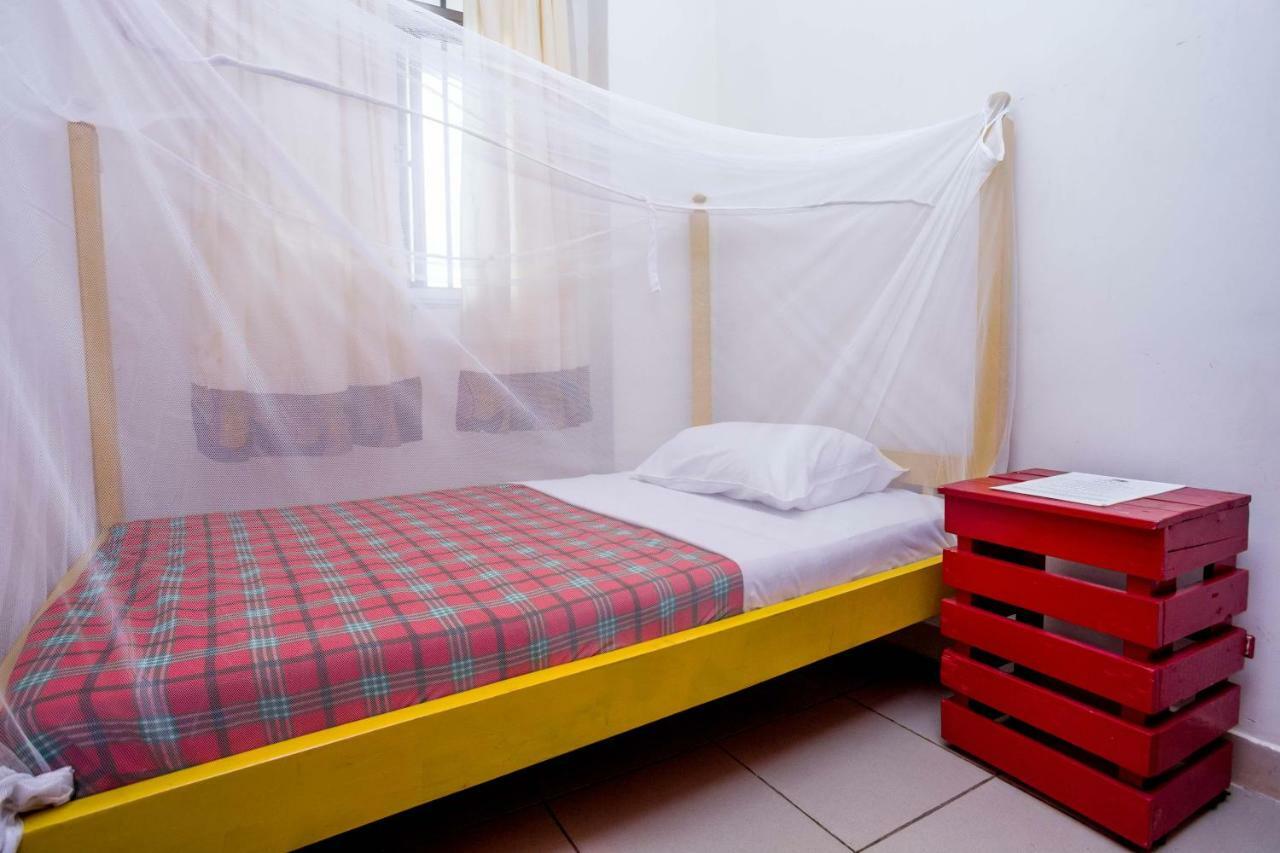 Bushpig Backpackers Hostel Кампала Екстериор снимка