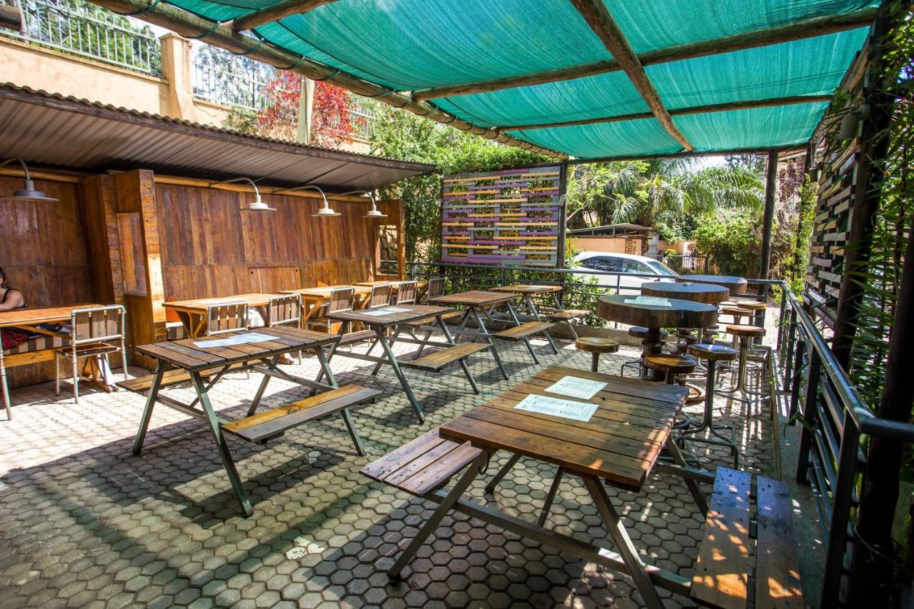 Bushpig Backpackers Hostel Кампала Екстериор снимка